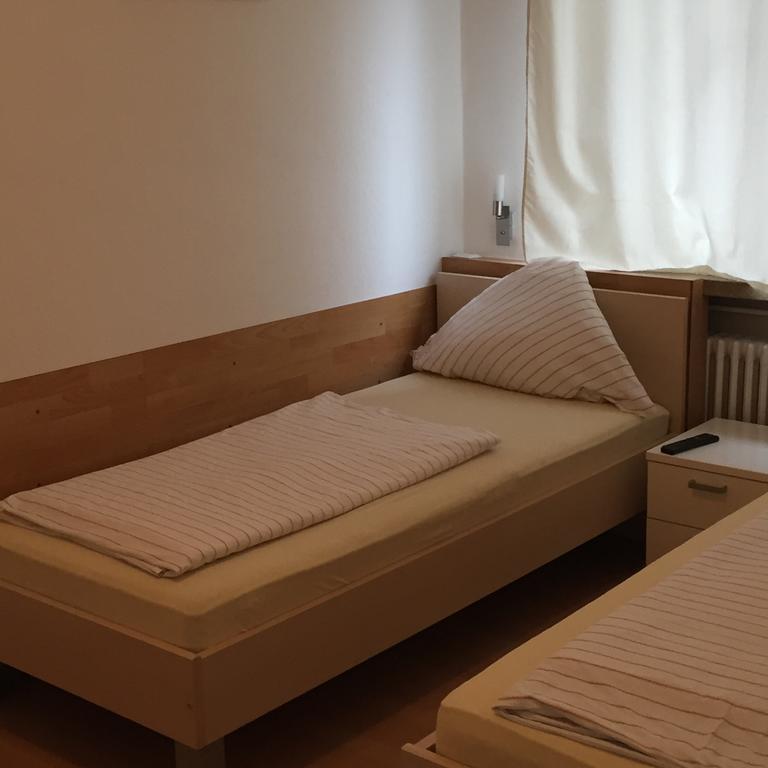 Myrooms Neu-Isenburg Rom bilde