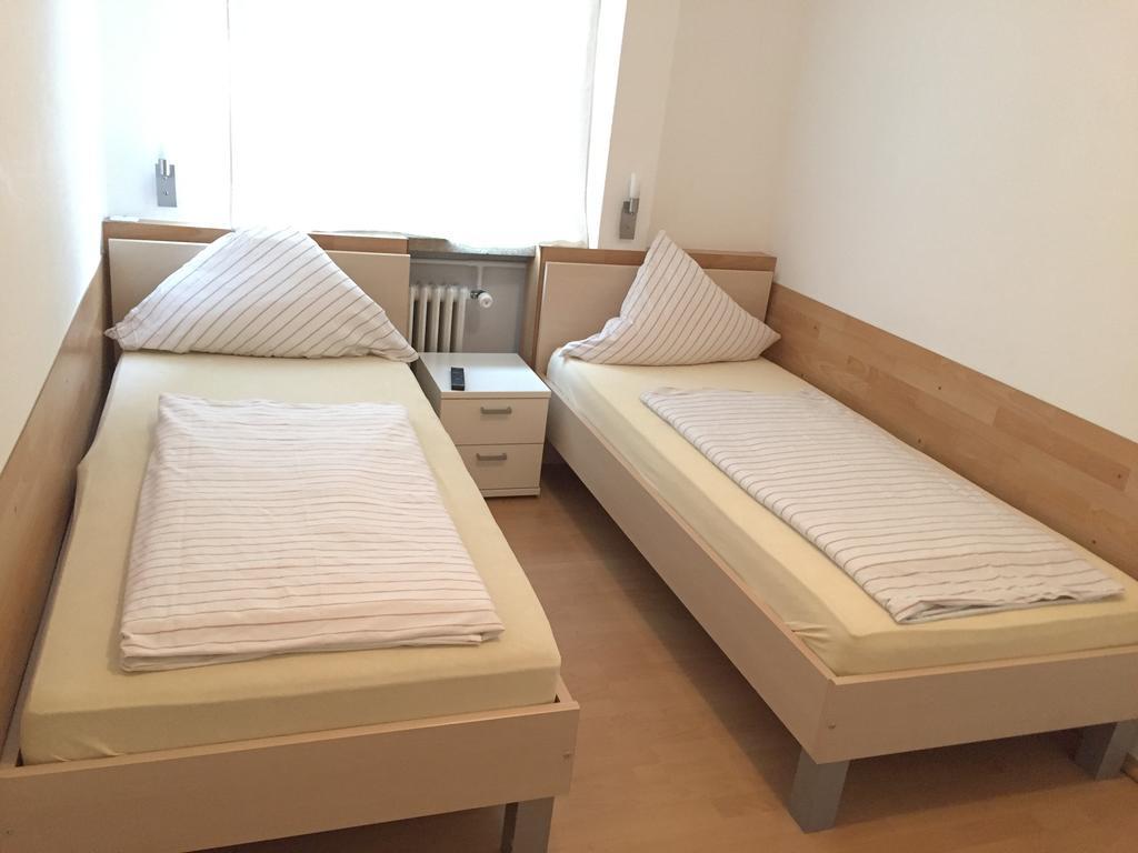 Myrooms Neu-Isenburg Rom bilde