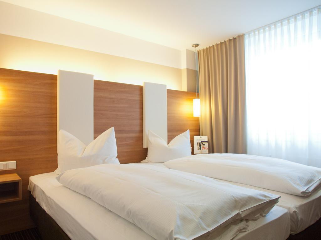 Myrooms Neu-Isenburg Rom bilde