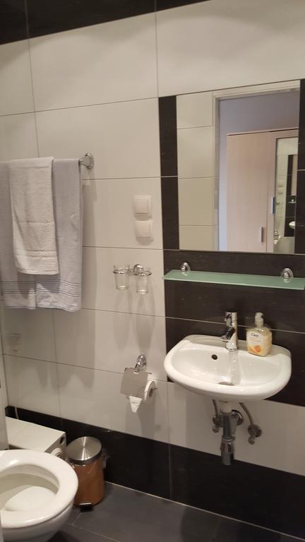 Myrooms Neu-Isenburg Rom bilde